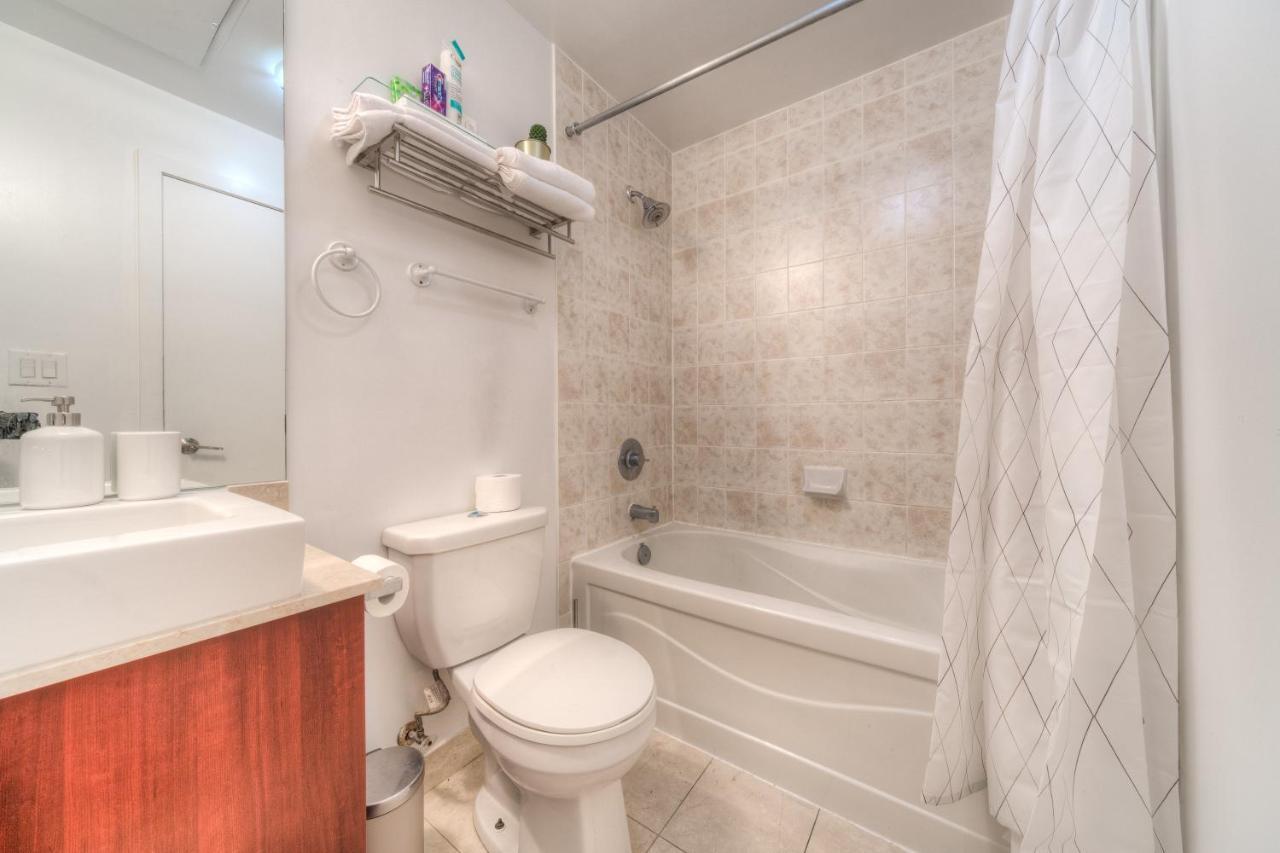 Stylish Newly Furnished Condo With Beautiful Lake View Toronto Zewnętrze zdjęcie