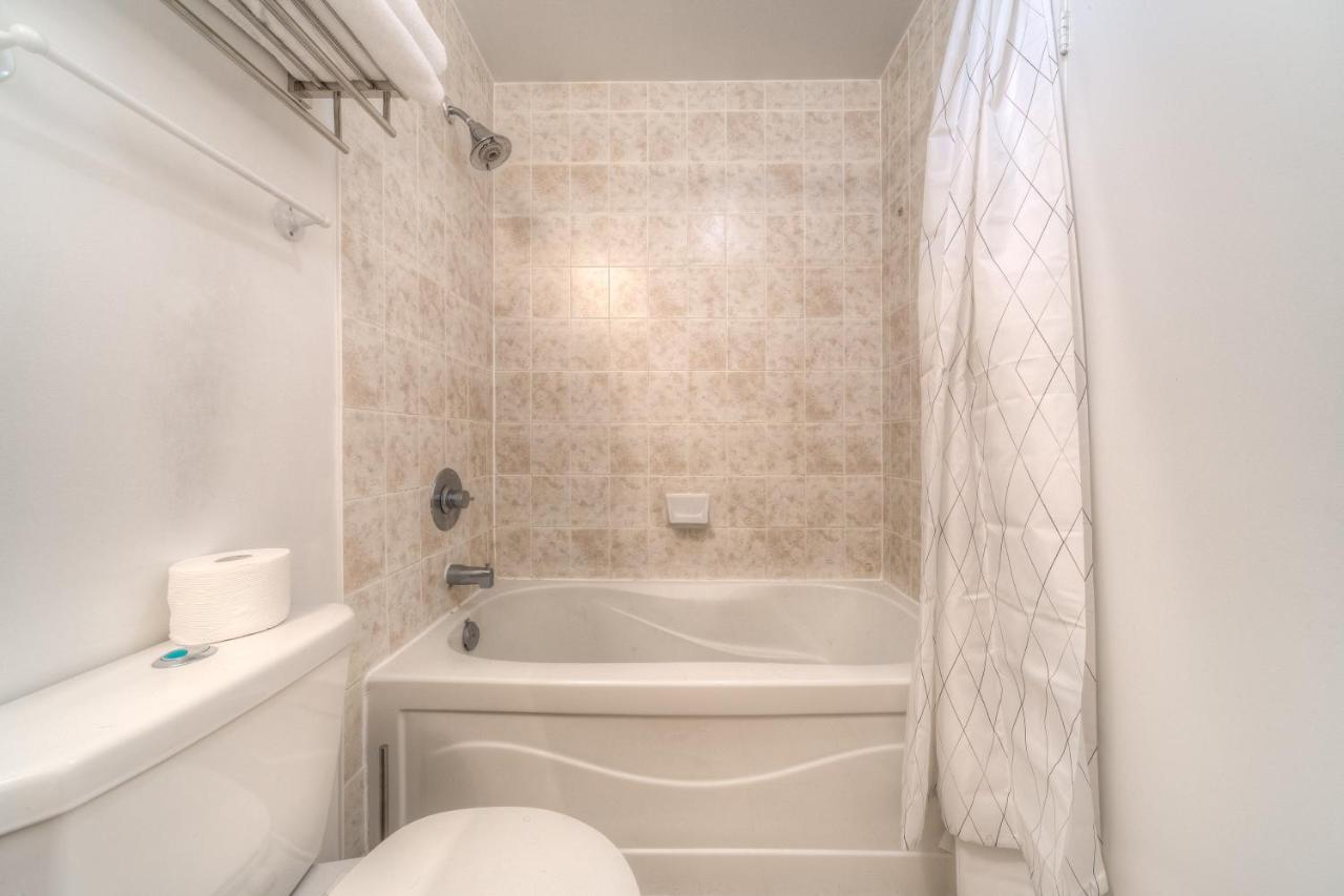 Stylish Newly Furnished Condo With Beautiful Lake View Toronto Zewnętrze zdjęcie