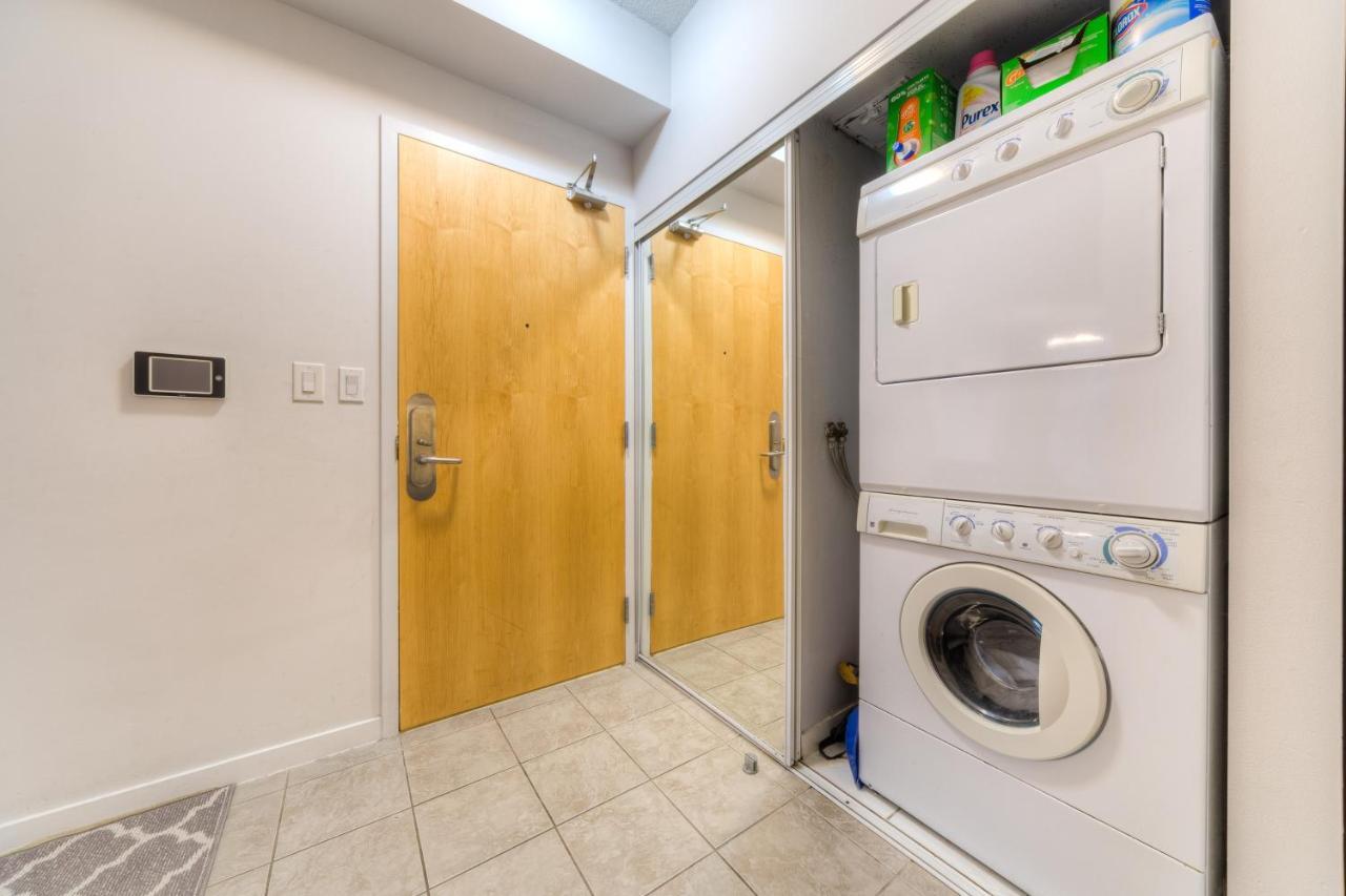 Stylish Newly Furnished Condo With Beautiful Lake View Toronto Zewnętrze zdjęcie