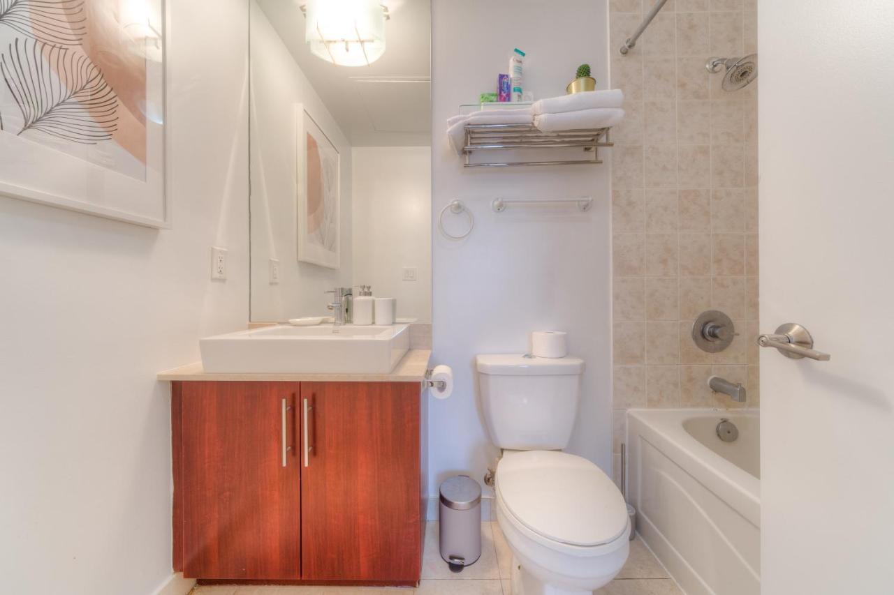 Stylish Newly Furnished Condo With Beautiful Lake View Toronto Zewnętrze zdjęcie